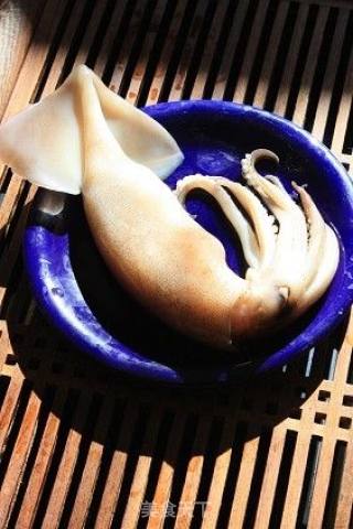鱿鱼变身记——香酥鱿鱼圈的做法步骤：2