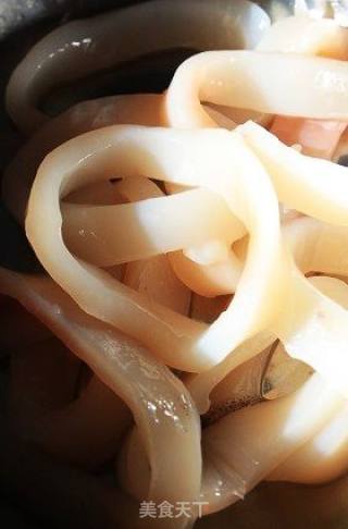 鱿鱼变身记——香酥鱿鱼圈的做法步骤：2