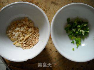 葱香芝麻油泼面的做法步骤：2