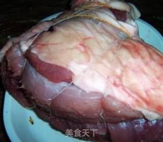 五香酱肘子的做法步骤：4