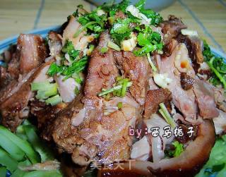 五香酱肘子的做法步骤：4