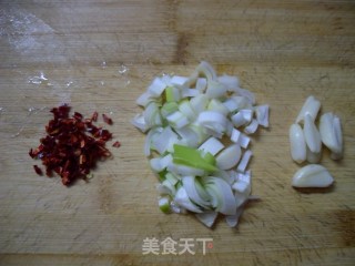 蛋炒鱼丸的做法步骤：2