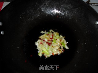 蛋炒鱼丸的做法步骤：2