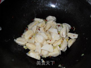 蛋炒鱼丸的做法步骤：2