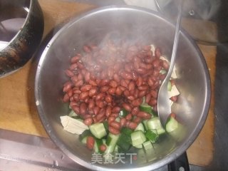 吽吽的最爱___花生米拌腐竹的做法步骤：2