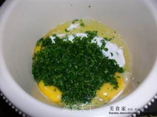 青青绿绿春节的气氛到来啦@@菠菜蛋糕的做法步骤：5