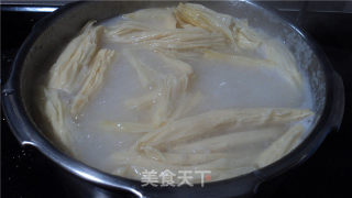 白果腐竹江瑶柱粥的做法步骤：2