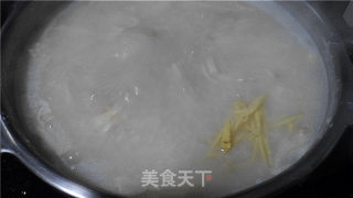 白果腐竹江瑶柱粥的做法步骤：2