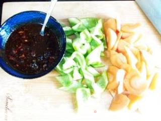 过年记得回家---改良版回锅肉的做法步骤：2
