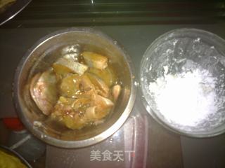 酸酸甜甜鲈鱼的做法步骤：2