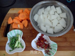 家宴餐桌必不可少的炖菜——山药炖牛肉的做法步骤：4