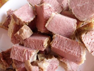 家宴餐桌必不可少的炖菜——山药炖牛肉的做法步骤：4