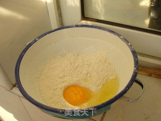 新年主食鸡蛋面的做法步骤：2