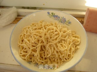 新年主食鸡蛋面的做法步骤：2
