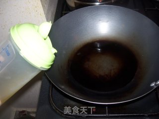 炒酸甜瓜条的做法步骤：2