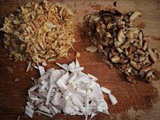 年菜之八过年必做超详细特鲜香的------自做双菇肉糜百叶包的做法步骤：4
