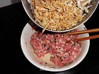 年菜之八过年必做超详细特鲜香的------自做双菇肉糜百叶包的做法步骤：4