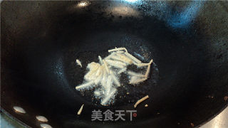 腊肠炒莴笋干的做法步骤：2