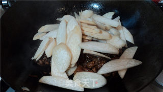 杏鲍菇沙姜鸡的做法步骤：2