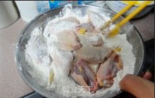 酥炸鸡翅的做法步骤：3