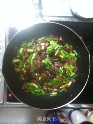蒜苗腊肉炒笋干的做法步骤：2