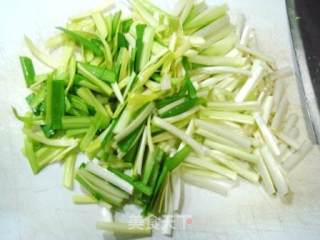 快捷一菜“韭黄鸡蛋炒虾仁”的做法步骤：2