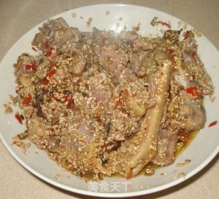 芝麻炒土鸡的做法步骤：2
