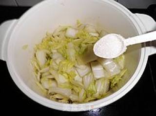 年菜之十一红红火火------椒香酸辣白菜的做法步骤：3