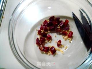 碎排骨制作“香炒寸筋骨”的做法步骤：2