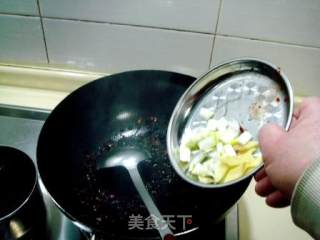碎排骨制作“香炒寸筋骨”的做法步骤：2