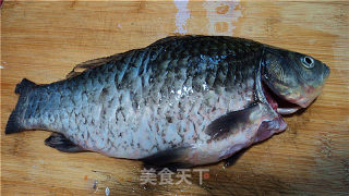 沙姜蒸鲫鱼的做法步骤：2