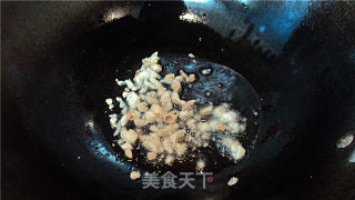 沙姜蒸鲫鱼的做法步骤：2
