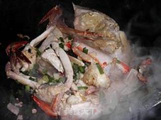 年菜之十二又鲜又香的-----葱爆大海蟹的做法步骤：3