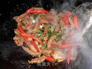 年菜之十四辣嫩滑的------杭椒蚝油牛柳的做法步骤：3