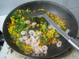 阳光晚餐——五彩虾仁焗饭的做法步骤：4