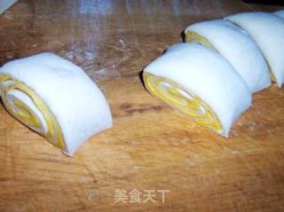 蒸蒸日上---金银卷的做法步骤：3