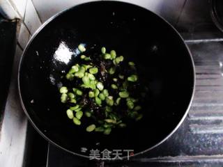蚕豆木耳炒鸡蛋的做法步骤：4