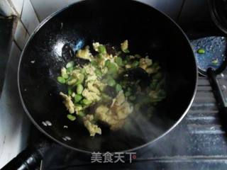 蚕豆木耳炒鸡蛋的做法步骤：4