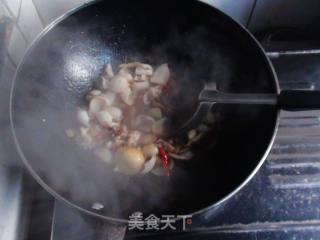 砂锅墨鱼仔的做法步骤：5