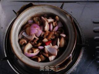 砂锅墨鱼仔的做法步骤：5