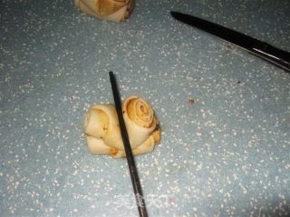 香辣花卷的做法步骤：2