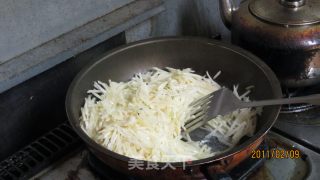 鸡蛋卷饼的做法步骤：2