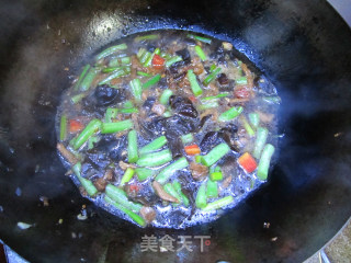 豆角肉丝焖面的做法步骤：2