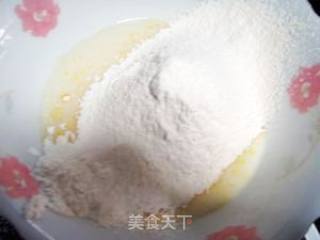 新年第一个蛋糕---奶油戚风蛋糕的做法步骤：4