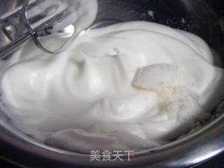 新年第一个蛋糕---奶油戚风蛋糕的做法步骤：4
