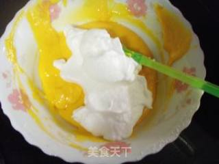 新年第一个蛋糕---奶油戚风蛋糕的做法步骤：4