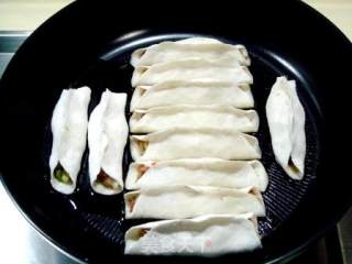 京城话美食，地道北京味儿“锅贴”的做法步骤：6