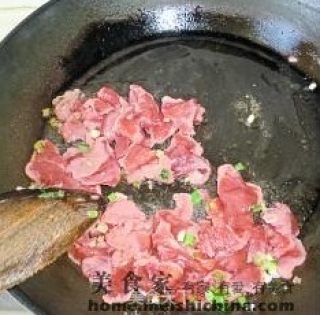 节令佳肴----秋菱牛肉的做法步骤：4