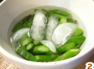 火腿烩芦笋蘑菇的做法步骤：4