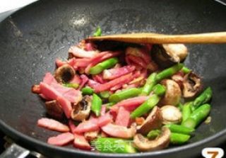 火腿烩芦笋蘑菇的做法步骤：4